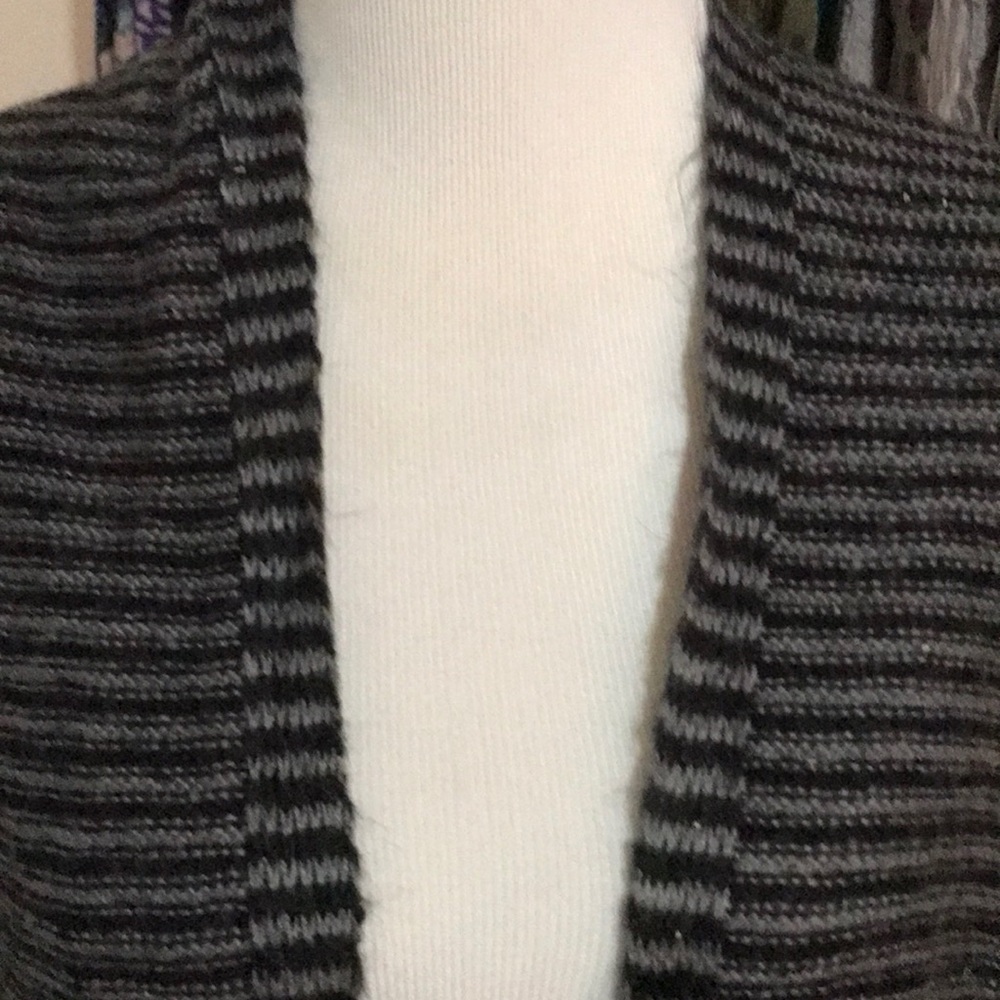 Open sweater - Picture 4 of 4